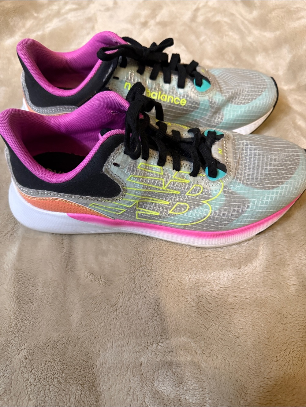 New Balance Women's Dynasoft Breaza V1 Running Shoe